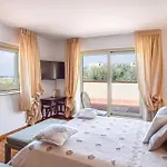 펜션 Amazing With Pool 노세라 테리네세